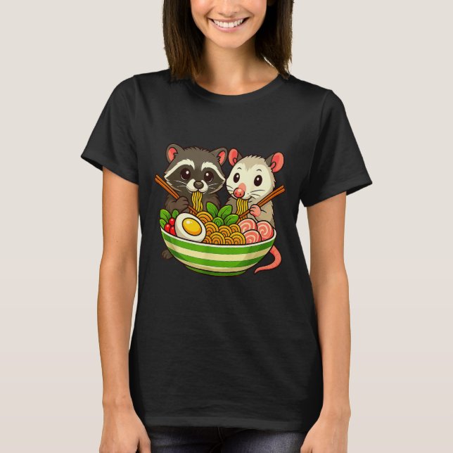 Raccoon And Ossum Eating Ramen Noodles  T-Shirt (Vorderseite)