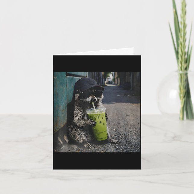 Raccoon drinking matcha latte funny animal meme me karte (Vorderseite)