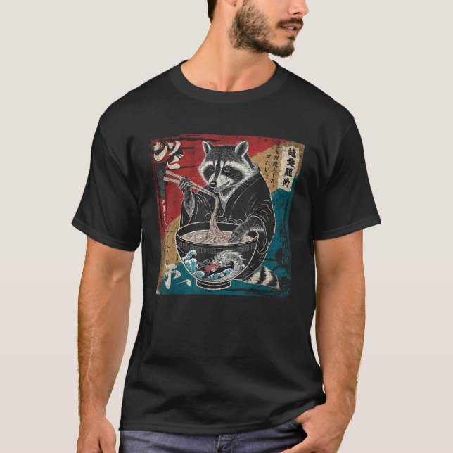 Raccoon Eating Ramen Japanese Noodles Funny Racoon T-Shirt (Vorderseite)