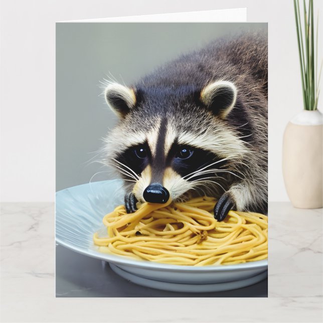 Raccoon Eating Spaghetti Faltkarte Karte (Vorderseite)