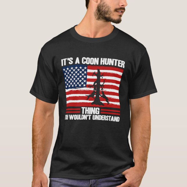 Raccoon Hunting Season USA Flag It's A Coon Hunter T-Shirt (Vorderseite)