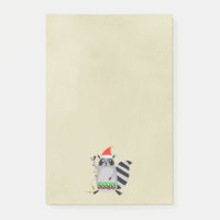 Raccoon in der Weihnachtsmannmütze in der Urlaubsa