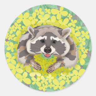 Raccoon mit gelben Blumen. Runder Aufkleber
