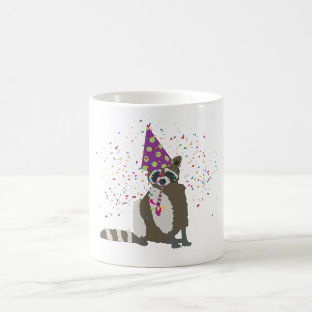 Raccoon Partying - Tiere mit einem Party Kaffeetasse (Mittel)
