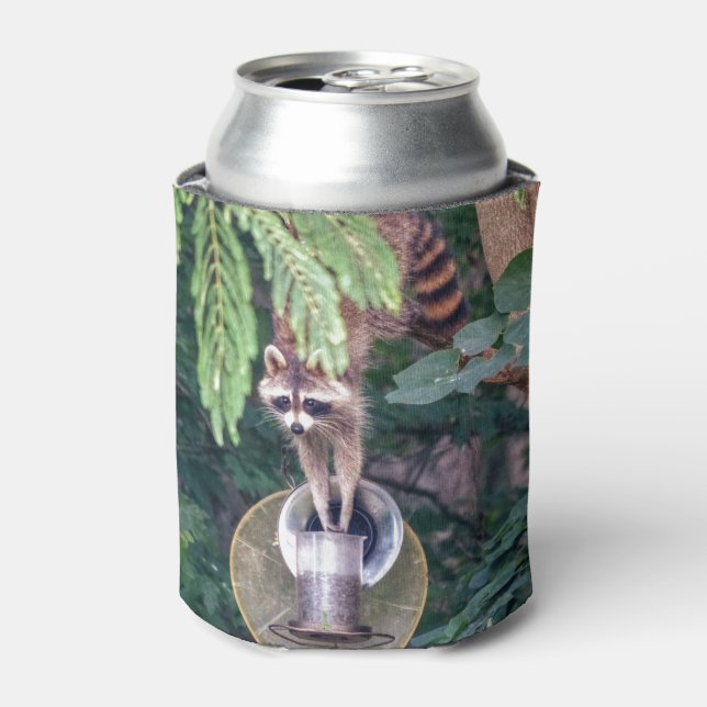 Raccoon Raiding the Bird Feeder Dosenkühler (Kanne Vorderseite)
