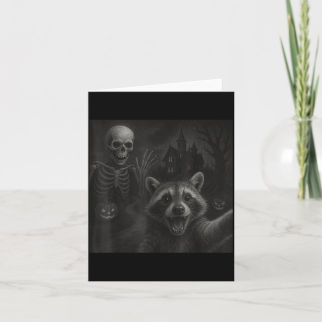 Raccoon Selfie With Skeleton Funny Raccoon Hallowe Karte (Vorderseite)
