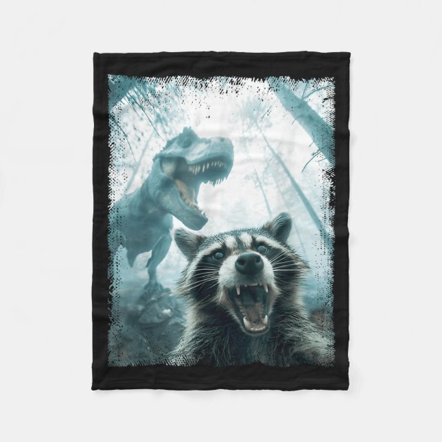 Raccoon Selfie With Tyrannosaurus T Rex Adventure  Fleecedecke (Vorderseite)
