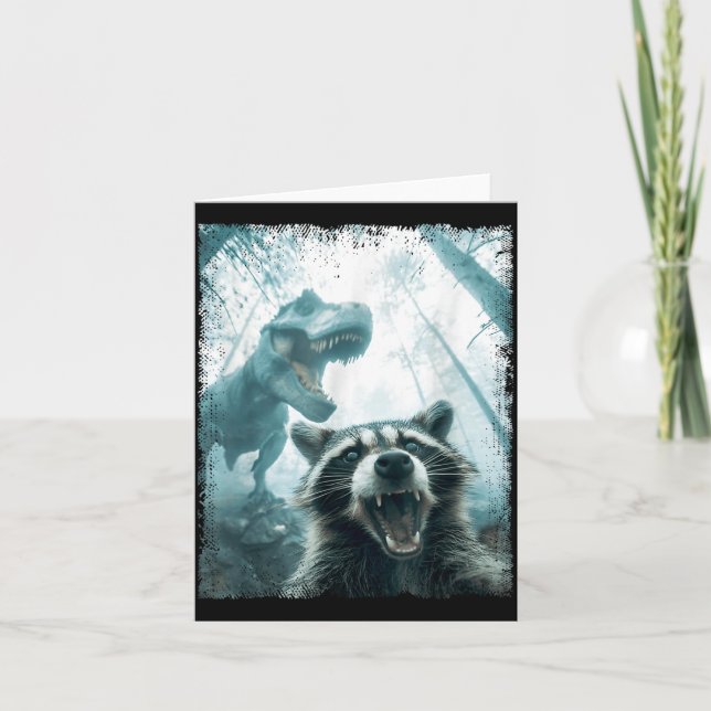 Raccoon Selfie With Tyrannosaurus T Rex Adventure  Karte (Vorderseite)