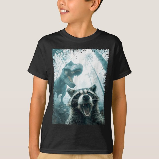 Raccoon Selfie With Tyrannosaurus T Rex Adventure  T-Shirt (Vorderseite)