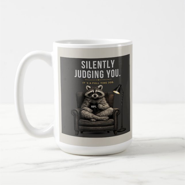 Raccoon Silently Judging | Sarcastic Coffee Cup Kaffeetasse (Links)