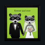 Raccoons Braut und Bräutigam mit eigenem Text Schmuckschachtel<br><div class="desc">Tafel,  Binder,  Tasse:</div>
