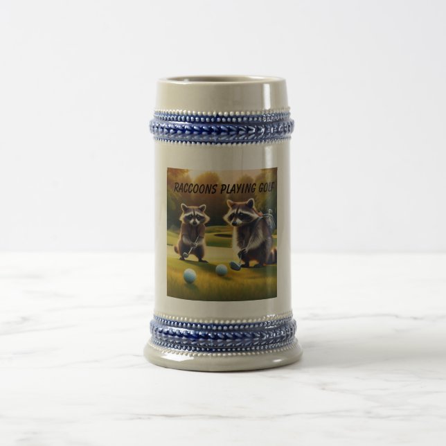 Raccoons spielen Golf Stein Bierglas (Mittel)