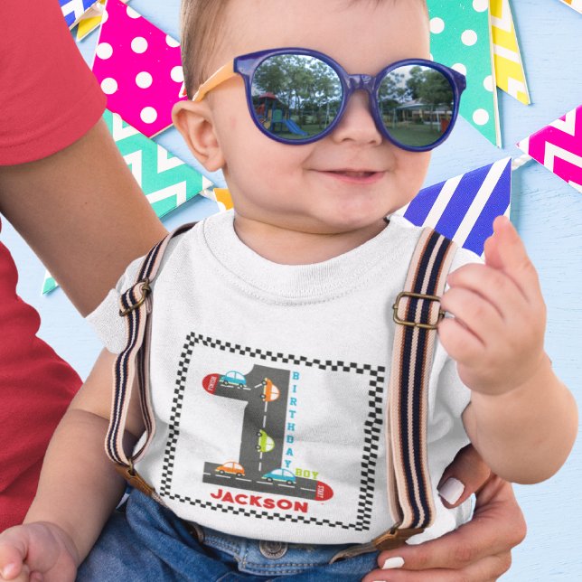 Race Cars Erster Geburtstag Junge Baby T-shirt (Von Creator hochgeladen)