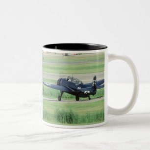 Rächer-Marine-Fördermaschinentorpedo Grummans Zweifarbige Tasse