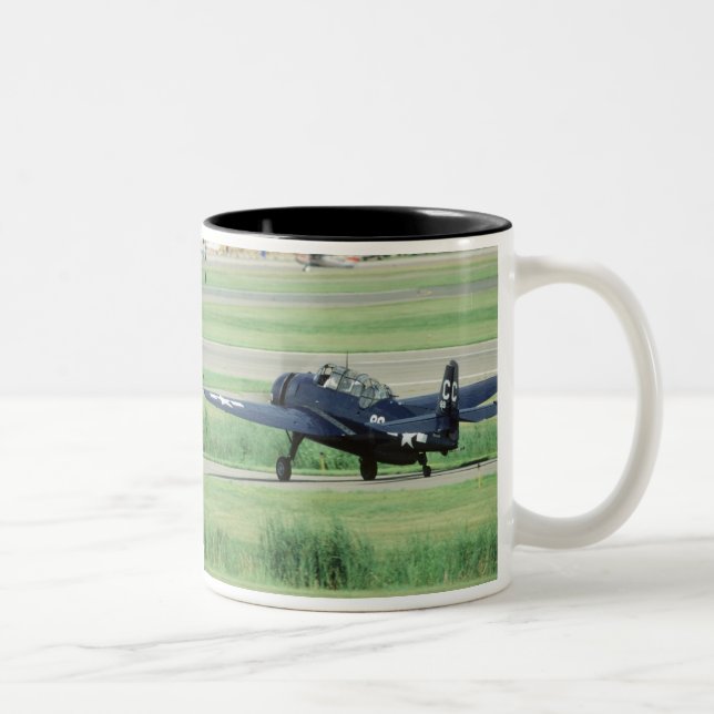 Rächer-Marine-Fördermaschinentorpedo Grummans Zweifarbige Tasse (Rechts)