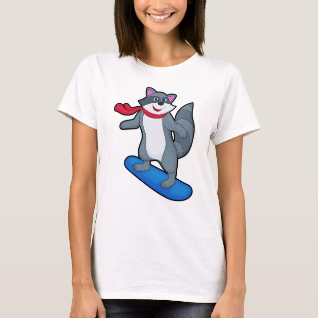 Racoon als Snowboarder mit Snowboard & Scarf T-Shirt (Vorderseite)
