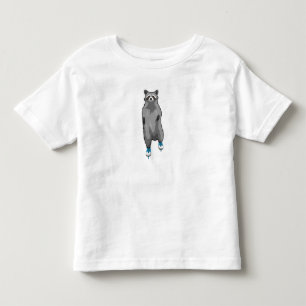 Racoon bei Ice Skaten mit Ice-Skaten Kleinkind T-shirt