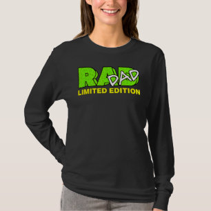 Rad Dad Radical Grafik im Stil von Musikvideos aus T-Shirt