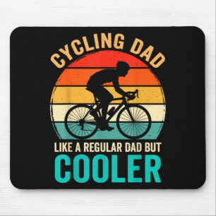 Radfahrender Papa wie ein normaler, aber cooler Fa Mousepad