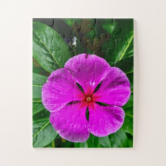 Radiant Memory Bloom | Magenta Vinca Botanical Puzzle (Vertikal)