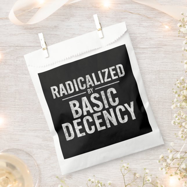 radikalisiert durch Anstand und Funny Geschenktütchen (Ausgeschnitten)