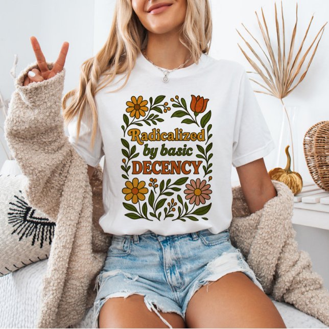 Radikalisiert durch einfachen Anstand floral Anti  T-Shirt (Von Creator hochgeladen)