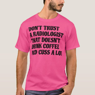 Radiologe, der Kaffee trinkt, treibt viel T-Shirt