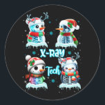 Radiologie Techniker X Ray Tech Funny Christmas Cu Runder Aufkleber<br><div class="desc">Rätstes Shirt für eine Radiologie in Radiographie. Wenn Sie ein Krasses Tech-Leben im Krassen Leben sind, dann ist das das Radiology Design T-Shirt für Sie. Dieses Krasse Skelett, das einen Daumen hochhält, würde das perfekte Geschenk für eine Röntgentechnik machen. Eine sonnige radiologische Technologieidee für eine Röntgentechnologie. Die ideale Wahl, um...</div>