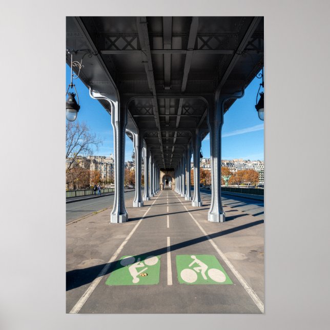 Radweg auf dem Steg Bir-Hakeim - Paris, Frankreich Poster (Vorne)