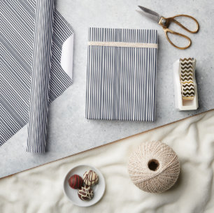 Raffiniertes Navy Blau gestreiftes Minimalistische Geschenkpapier