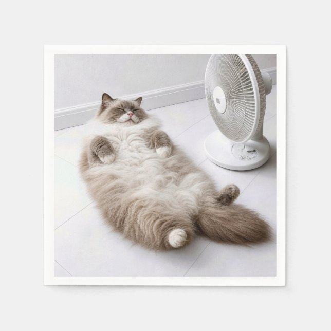 Ragdoll-Katze kühlt sich an einem Ventilator ab Serviette (Vorderseite)