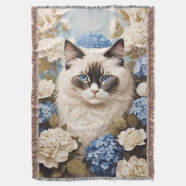 Ragdoll Katze mit Blue Hydrangea-Blume Decke (Vorderseite Vertikal)