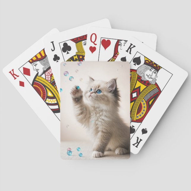 Ragdoll Kitten spielen mit Blasen Spielkarten (Rückseite)