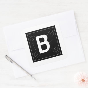 Rahmen und blühendes Monogramm Buchstabe B auf Wei Quadratischer Aufkleber