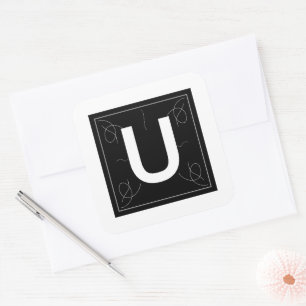 Rahmen und blühendes Monogramm Buchstabe U auf Wei Quadratischer Aufkleber