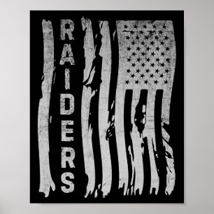 Raiders attackieren US-Flagge Männer Junge Frauen Poster