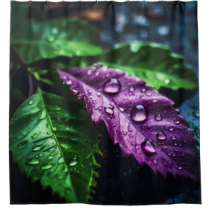 "Rain-Kissed Blätter: Nature's Palette" Duschvorhang