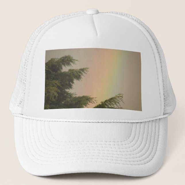 Rainbow and Trees Hat Truckerkappe (Vorderseite)