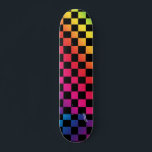 Rainbow & Black Schachbretts & Name oder Text Skateboard<br><div class="desc">Stell dich mit diesem Regenbogen und den schwarzen Schachbrettern auf Skateboard aus. Füllen Sie bitte Ihren Namen oder Text aus.</div>