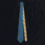Rainbow Candy Canes Dark Blue Christmas Krawatte<br><div class="desc">Dieser Weihnachtslied ist lustig und farbenfroh. In der Krawatte finden Sie Abbildungen von Set aus Regenbogen-Süßspeisen mit dunkelblauem Hintergrund. Auf der Rückseite sind die Streifen mit Regenbogenbonbons aus Zuckerrohr eingefärbt.</div>