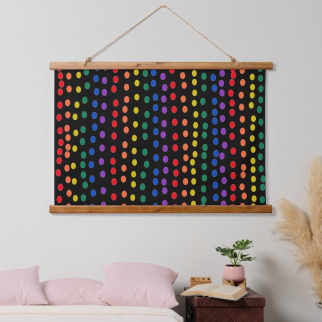 Rainbow Candy Dots auf Schwarz Wandteppich Mit Holzrahmen (Schlafzimmer)