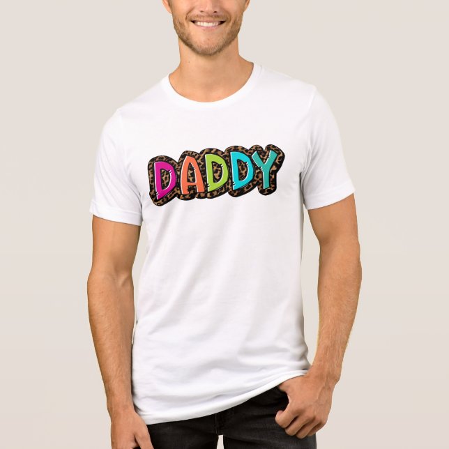 Rainbow Cheetah Print Daddy Letters Shirt (Vorderseite)