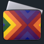 Rainbow Chevrons Laptopschutzhülle<br><div class="desc">Feiern Sie Ihren LGBT Pride oder die Liebe der Farbe mit einem geometrischen Regenbogen. Eine Reihe roter,  orangefarbener,  gelber,  grüner,  blauer,  indigofarbener und violetter Chevronen harmonieren in diesem fett-geometrischen Muster. Digitales Bild. Copyright © 2012 Claire E. Skinner. Alle Rechte vorbehalten.</div>