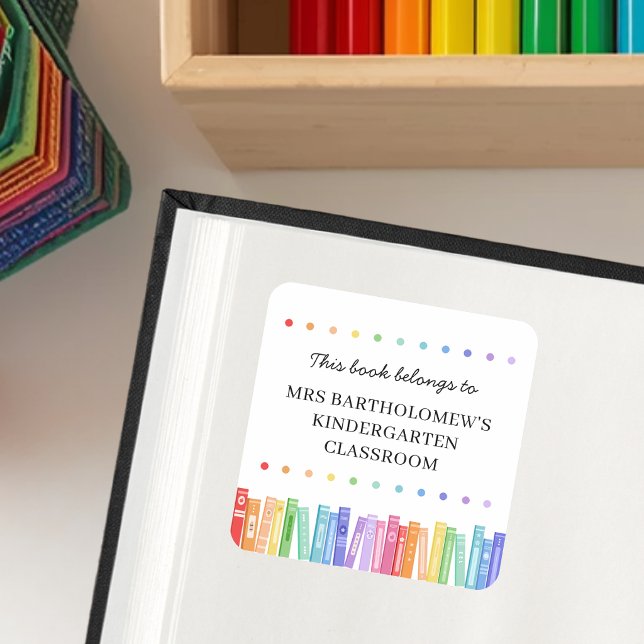 Rainbow Colors This Book Belongs To Custom Quadratischer Aufkleber (Von Creator hochgeladen)