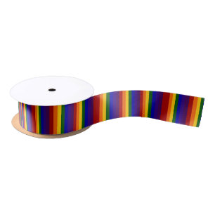 Rainbow-farbene Streifen Satinband