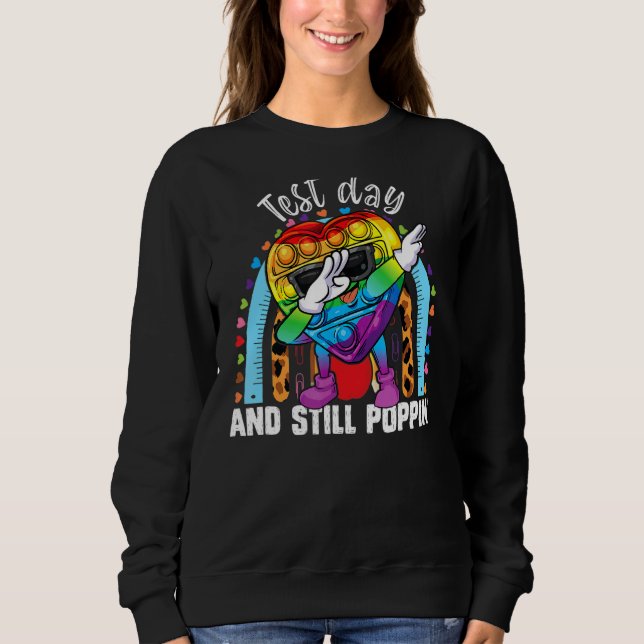 Rainbow Fidget Toy Test Day and Still Poppin' 2022 Sweatshirt (Vorderseite)