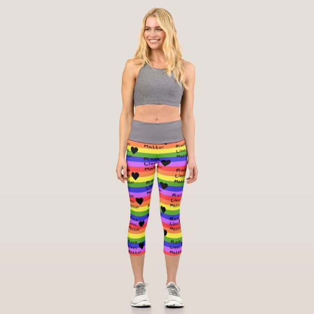 Rainbow Flag Black Living Matter Text LGBTQ Capri Leggings (Vorderseite)
