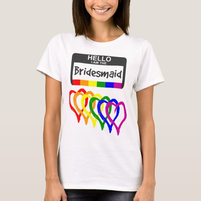 Rainbow Flag Hearts Bridesmaid Name Abzeichen Hoch T-Shirt (Vorderseite)