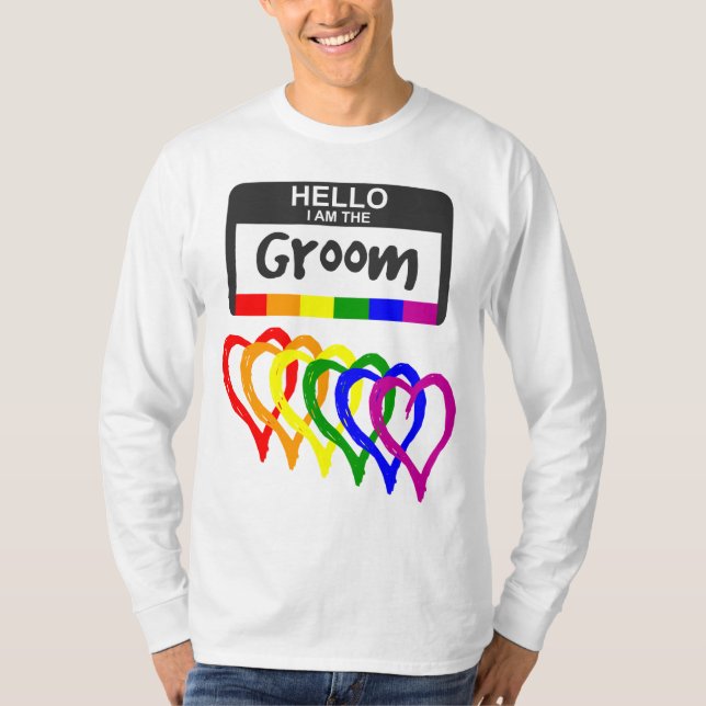 Rainbow Flag Hearts Groom Name Abzeichen Hochzeit T-Shirt (Vorderseite)