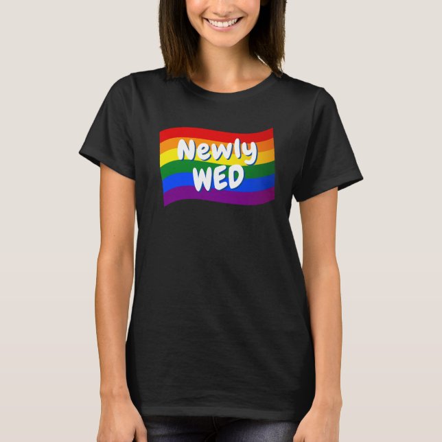 Rainbow Flag Neu verheiratete schwule Hochzeit T-Shirt (Vorderseite)